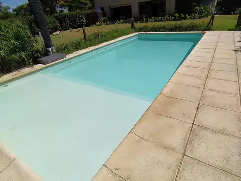 Casa 9 ambientes con 5 baños