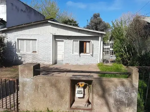 Casa en venta a reciclar 158 entre 67 y 68 Los Hornos