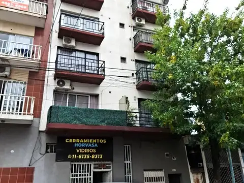 MONOAMBIENTE EN CTFTE. AMPLIAS DIMENSIONES 39 M2 TOTALES