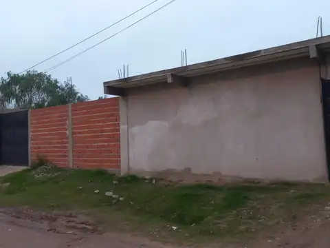 CASA A ESTRENAR CON PILETA SOBRE LOTE DE 20 X 60 KM35