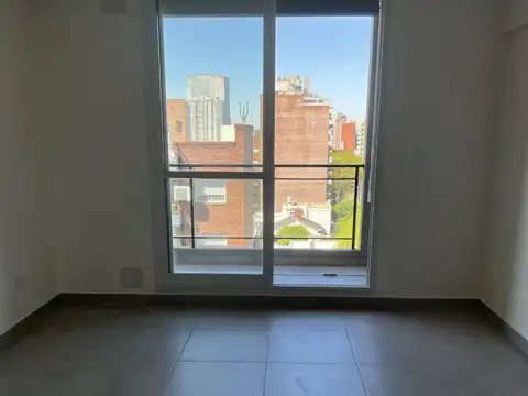 MONO AMBIENTE AMPLIO LUMINOSO BALCON AMENITES- AV.FRANCIA 1191