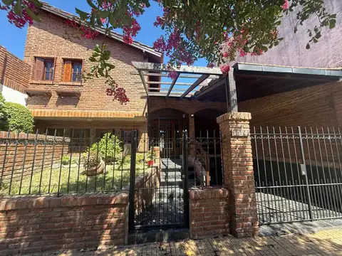 CASA VENTA TOLOSA 3 DORMITORIOS PATIO APTO BANCO