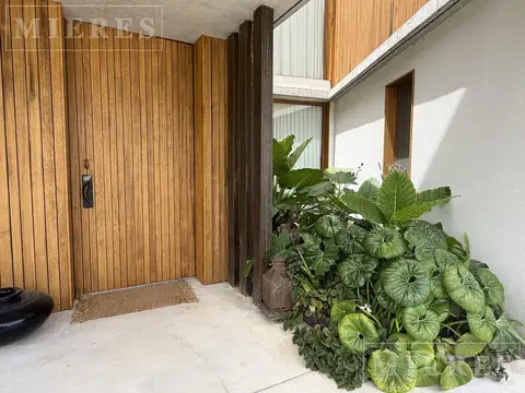 Casa 7 ambientes con 3 baños