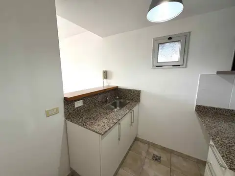 COMODO MONOAMBIENTE EN VENTA CON BALCÓN