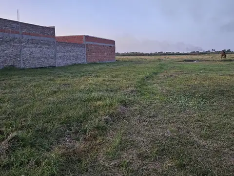 VENTA / LOTE / BARRIO MORA