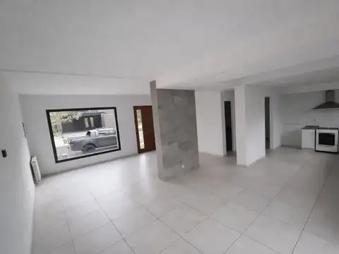 Casa 4 ambientes con 2 baños