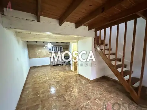Casa en Alquiler con 2 cocheras
