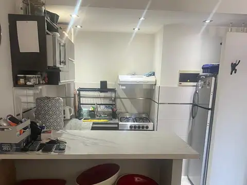 3 piso contrafrente con balcon y excelente luz y ventilacion