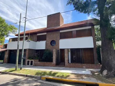 Vivienda Multifamiliar Chalet en 2 Plantas (Sobre Calle Warnes) y Otro Chalet en 1 Planta (Roca)