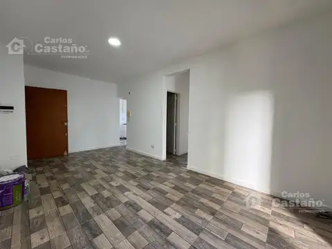 Exc. Depto. 3 Amb. Reciclado a Nuevo, al Frente con Balcón y Buena Vista
