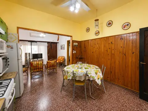 Casa en Venta con 4 cocheras