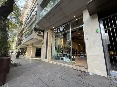 Venta local comercial sobre Avenida Directorio 240m2