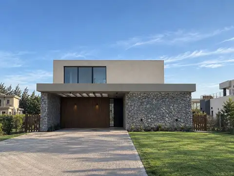 CASA EN VENTA LA PROVIDENCIA CANNING 5 AMBIENTES