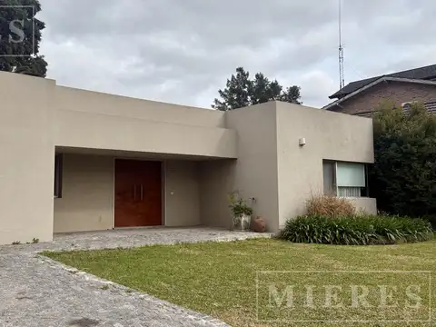 Casa en alquiler anual en Los Laureles, Santa Rosa 1707