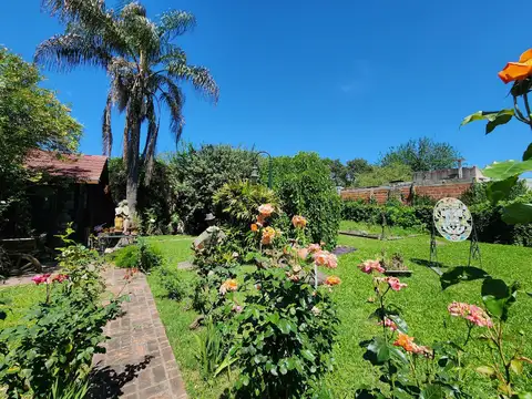 Casa en Venta con 2 cocheras