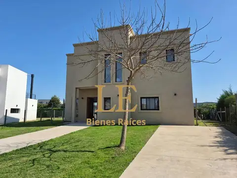 Casa 4 ambientes con 3 baños