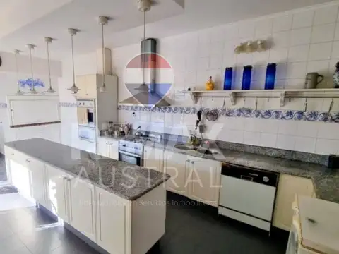 Casa 5 ambientes con 3 baños