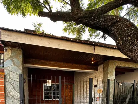 ALQUILER - DUPLEX - COCHERA CUBIERTA - CASEROS CENTRO - TRES DE FEBRERO
