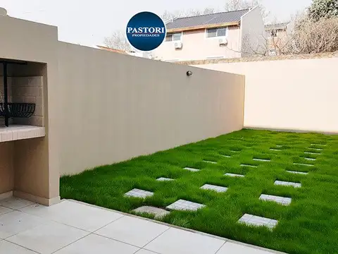 *RESERVADO*ALQUILER TRIPLEX DE 5 AMB C/JARDIN Y COCHERA