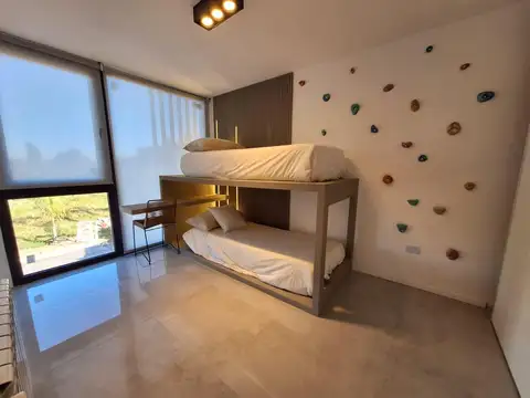 Casa 4 ambientes con 3 baños