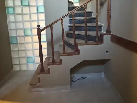 Casa en Alquiler con 1 cochera