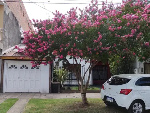 CHALET 2 PLANTAS - EXCELENTE UBICACION