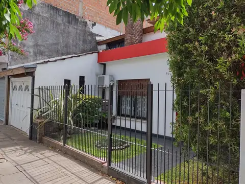 CHALET 2 PLANTAS - EXCELENTE UBICACION