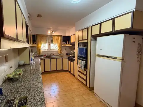 Casa 5 ambientes con 3 baños