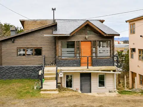 Casa con 2 departamentos