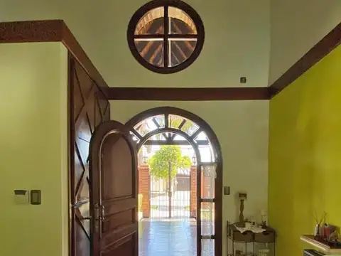 Casa 5 ambientes con 4 baños