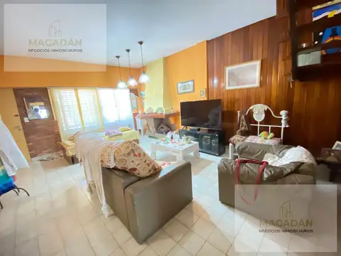Casa en Venta con 2 cocheras