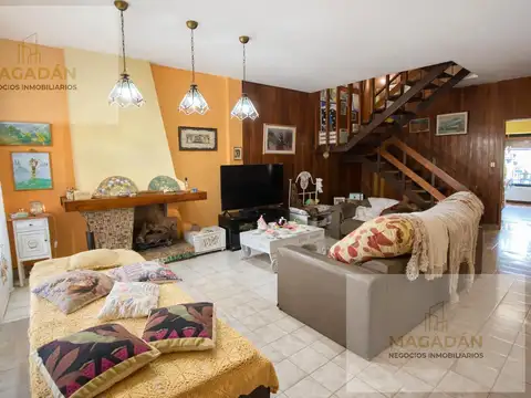 VENTA-Casa de 4 ambientes - Ramos Mejia - ACEPTA PERMUTA- APTO CREDITO