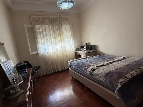 CASA EN VENTA C/AMPLIO FONDO Y QUINCHO-AVELLANEDA