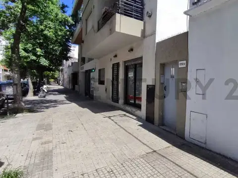 Casa interna en lote propio. La Loma,17 entre 43 y 44
