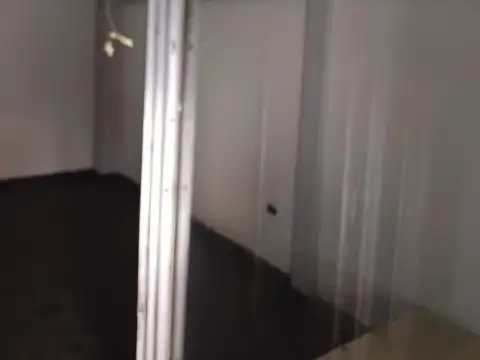 Local de 3 x 10 con entrepiso en excel zona comercial.