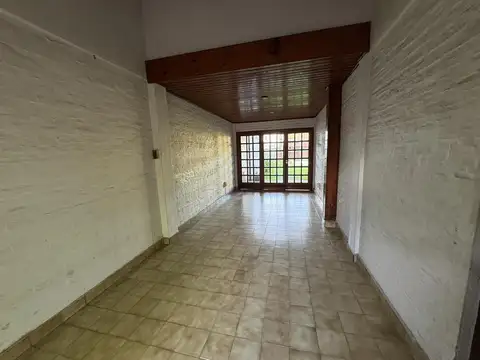 Casa en Alquiler con 2 cocheras