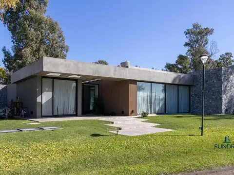 CASA EN VENTA LA CANDIDA CLUB DE CAMPO