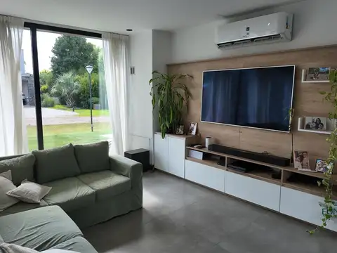Casa en Venta con 5 cocheras