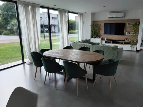 Casa 5 ambientes con 3 baños
