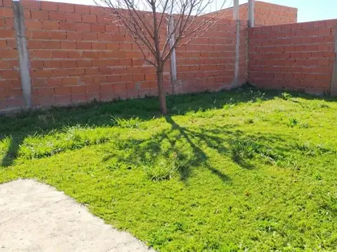 Casa 3 dormitorios y cochera, Colonia Avellaneda