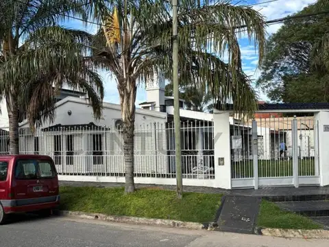 BAJAMOS EL PRECIO  HERMOSA CASA TRADICIONAL EN VILLA BELGRANO 2 DORMITORIOS + depen APTO PROFESIONA