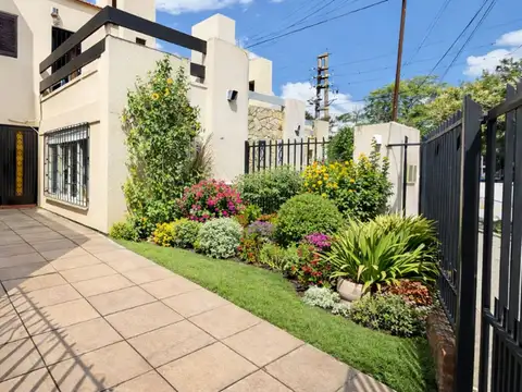 Venta Dúplex 3Dorm-Jardin-patio 2cochera-ApC-Merlo