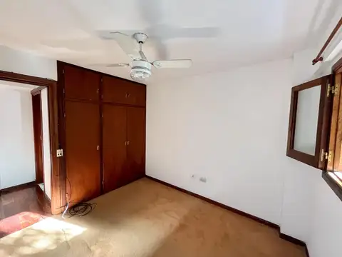 Departamento en alquiler con cochera y baulera a metros de la estación del tren Mitre, Acassuso.