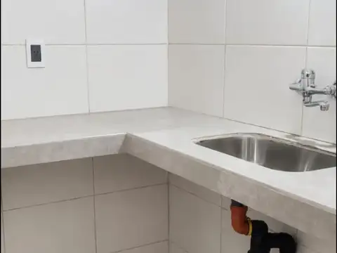 ALQUILER DE HERMOSO SALON CENTRICO