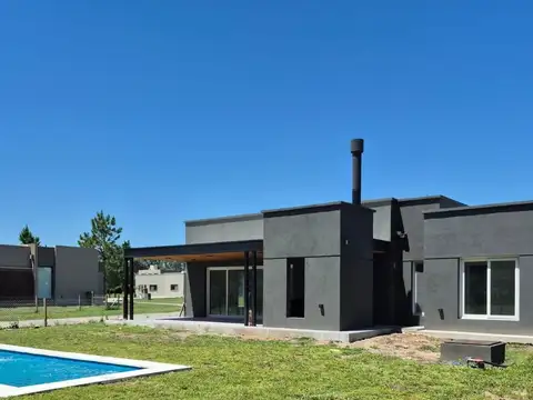 Casa en Venta con 2 cocheras