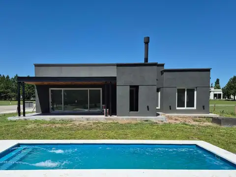 Casa en Venta en Countries y Barrios Cerrados en Campana, USD 240.000
