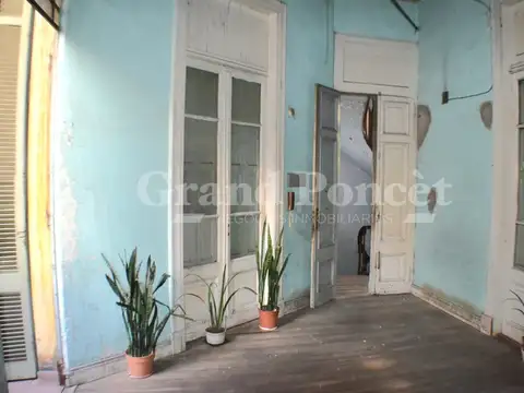 PH único en Barracas con Balcón al frente, Techos Altos y Espacios Flexibles