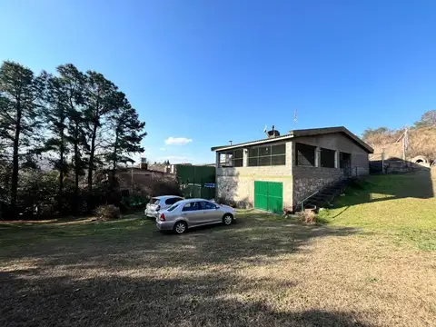 VENTA CASA TANTI 2 DORMITORIOS CON PILETA Y VISTA