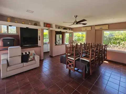 Casa en Venta con 2 cocheras