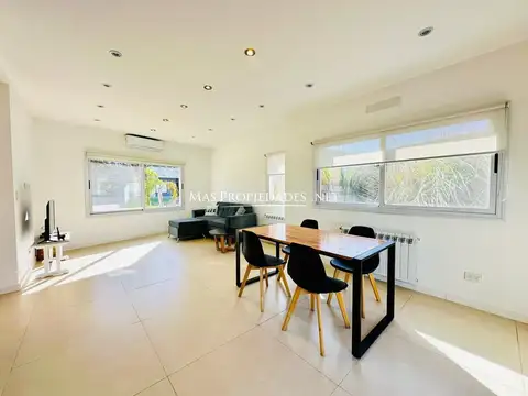 Casa 4 ambientes con 3 baños